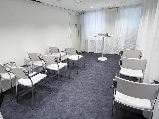 There are 9 chairs.